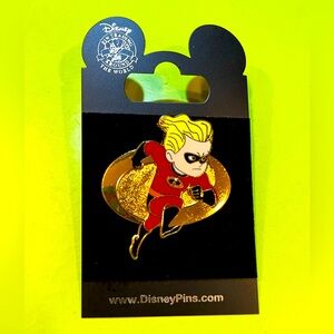 Disney Dash Pin from Pixar is from the Incredibles 2 booster set.